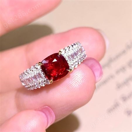 红宝石戒指 S925银镶嵌人工培育 1.5克拉红宝 欧美风指甲爪黄白分色首饰